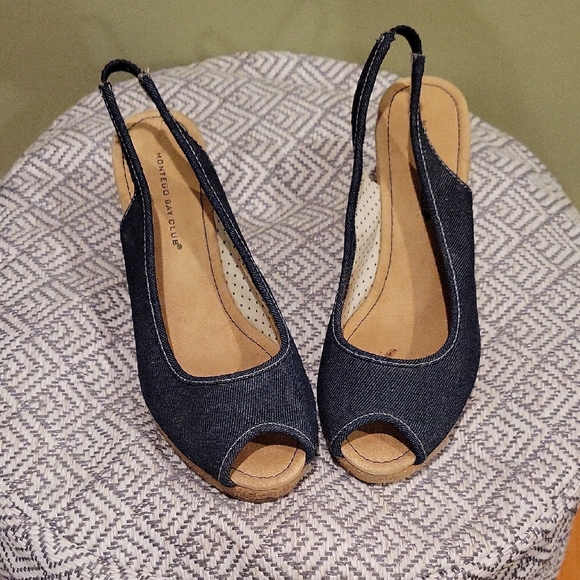 Montego Bay Club Black Peep Toe Wedges - Picture 1 of 5